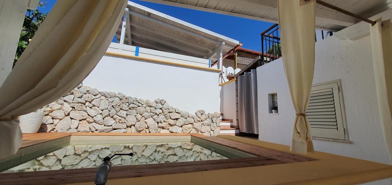 Casa Vacanze "Il Carrubo" Gagliano del Capo Exterior photo